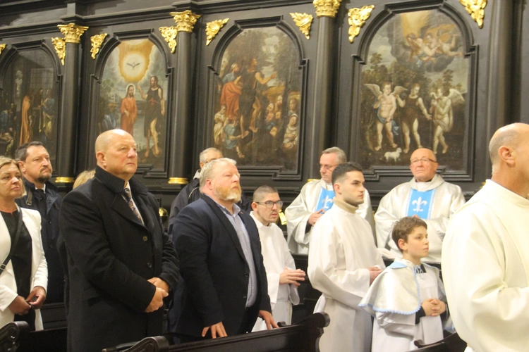 Bochnia. Rozpoczęcie Tygodnia Maryjnego i wprowadzenie relikwii bł. Jerzego Popiełuszki