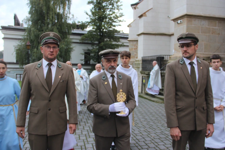 Bochnia. Rozpoczęcie Tygodnia Maryjnego i wprowadzenie relikwii bł. Jerzego Popiełuszki