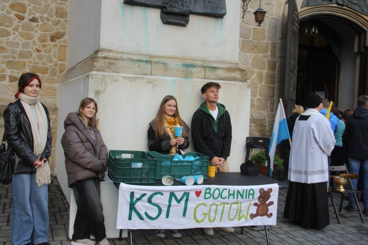 Bochnia. Rozpoczęcie Tygodnia Maryjnego i wprowadzenie relikwii bł. Jerzego Popiełuszki