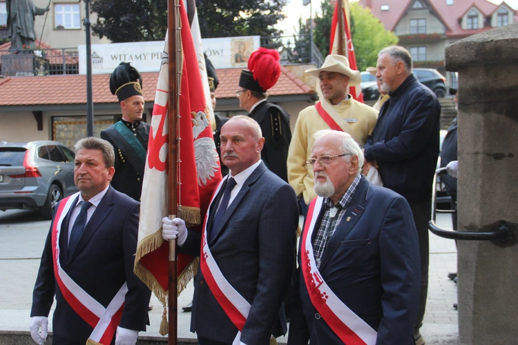 Bochnia. Rozpoczęcie Tygodnia Maryjnego i wprowadzenie relikwii bł. Jerzego Popiełuszki