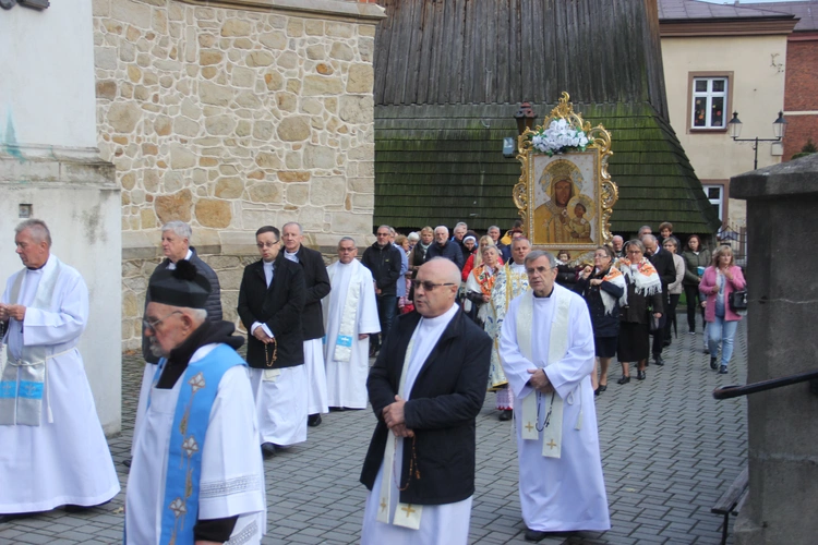 Bochnia. Rozpoczęcie Tygodnia Maryjnego i wprowadzenie relikwii bł. Jerzego Popiełuszki