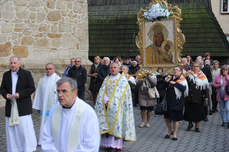 Bochnia. Rozpoczęcie Tygodnia Maryjnego i wprowadzenie relikwii bł. Jerzego Popiełuszki