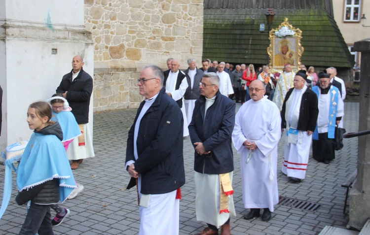 Bochnia. Rozpoczęcie Tygodnia Maryjnego i wprowadzenie relikwii bł. Jerzego Popiełuszki