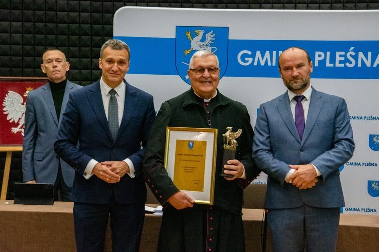 "Srebrny gryf" dla ks. prałata Józefa Bobowskiego