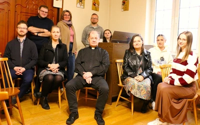 - Do DSO zapraszam wszystkich, którzy kochają muzykę kościelną i którzy czują w sercu, że chcieliby służyć Kościołowi przez akompaniament, który ma dwa cele - uświęcenie ludzi i oddawanie chwały Bogu - mówi ks. Andrzej Zarzycki.