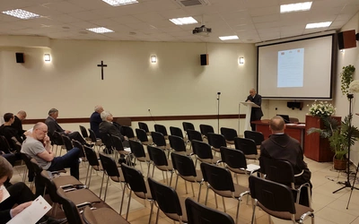 Pierwsza konferencja o AI i teologii