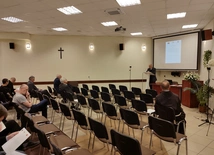 Pierwsza konferencja o AI i teologii