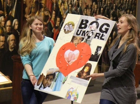 Maturzyści na Jasnej Górze „zarywają noce” … na modlitwie