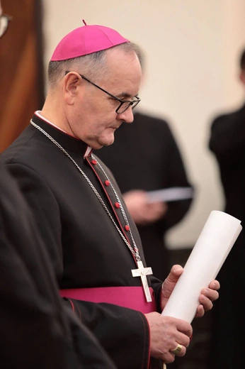 Abp Przybylski kanonicznie objął rządy w archidiecezji katowickiej, cz. 1