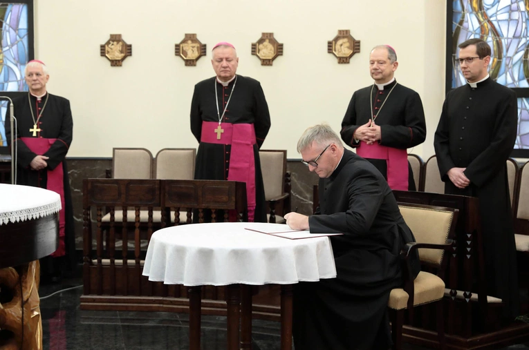 Abp Przybylski kanonicznie objął rządy w archidiecezji katowickiej, cz. 1