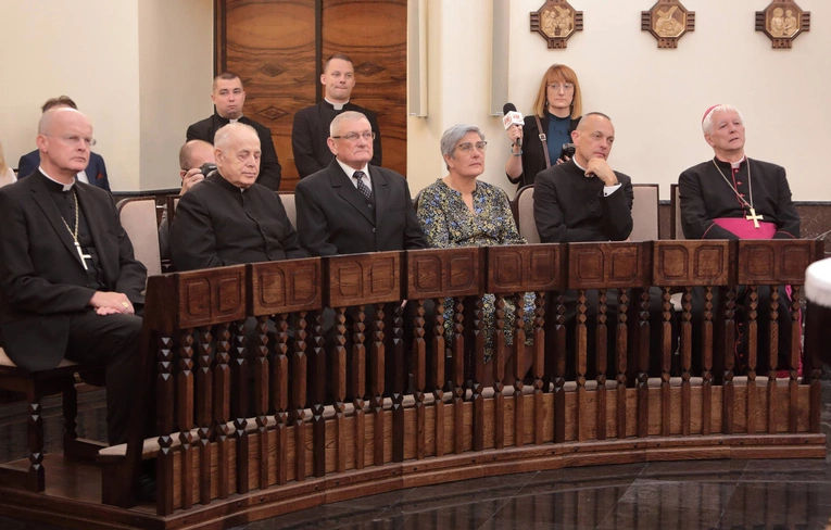 Abp Przybylski kanonicznie objął rządy w archidiecezji katowickiej, cz. 1