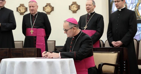 Abp Przybylski kanonicznie objął rządy w archidiecezji katowickiej, cz. 1