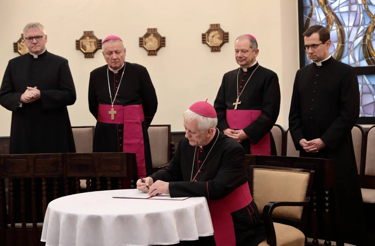 Abp Przybylski kanonicznie objął rządy w archidiecezji katowickiej, cz. 1