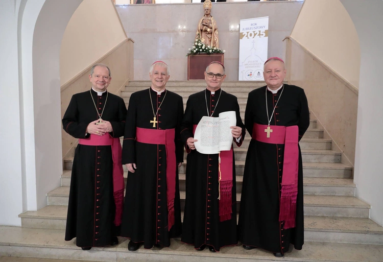 Abp Przybylski kanonicznie objął rządy w archidiecezji katowickiej, cz. 1