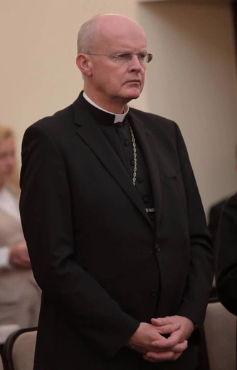 Abp Przybylski kanonicznie objął rządy w archidiecezji katowickiej, cz. 1