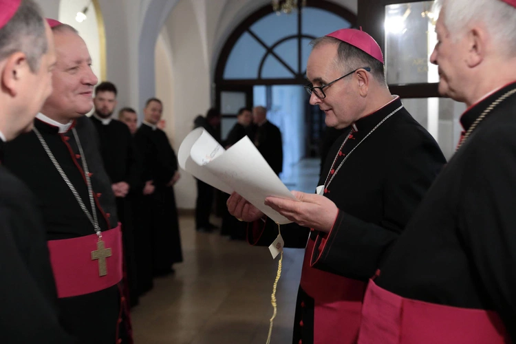 Abp Przybylski kanonicznie objął rządy w archidiecezji katowickiej, cz. 1
