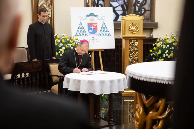 Abp Przybylski kanonicznie objął rządy w archidiecezji katowickiej, cz. 2