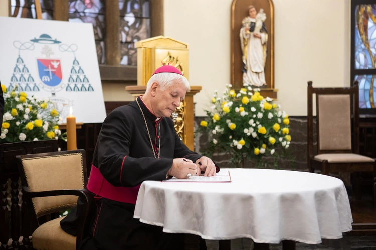 Abp Przybylski kanonicznie objął rządy w archidiecezji katowickiej, cz. 2