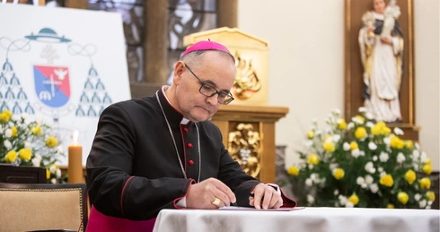 Abp Przybylski kanonicznie objął rządy w archidiecezji katowickiej, cz. 2