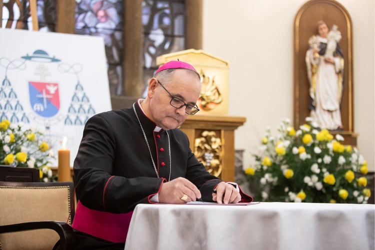 Abp Przybylski kanonicznie objął rządy w archidiecezji katowickiej, cz. 2