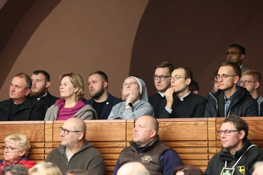 Wieczór uwielbienia z abp. Andrzejem Przybylskim [zdjęcia]