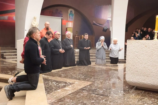 Wieczór uwielbienia z abp. Andrzejem Przybylskim [zdjęcia]