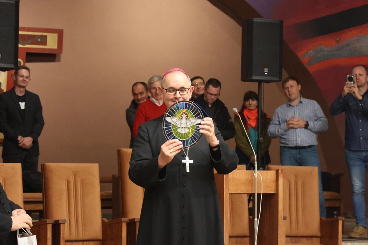 Wieczór uwielbienia z abp. Andrzejem Przybylskim [zdjęcia]