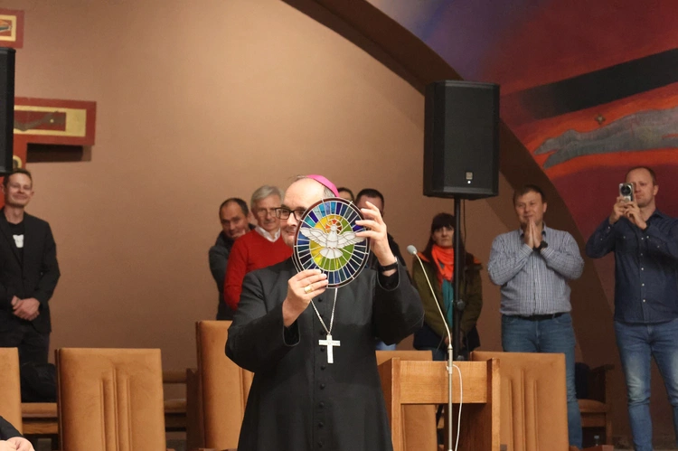 Wieczór uwielbienia z abp. Andrzejem Przybylskim [zdjęcia]