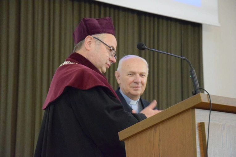 Sympozjum „Katecheza w szkole w warunkach przemian społeczno-kulturowych”