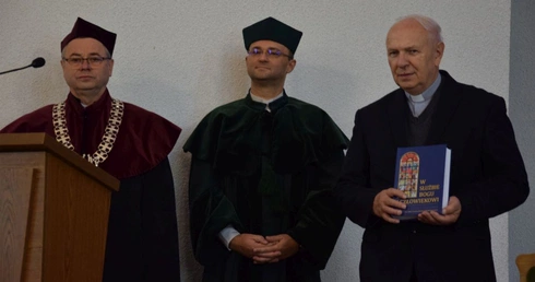 Katecheza w szkole w warunkach przemian społeczno-kulturowych