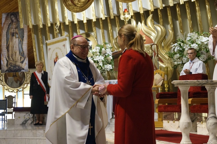 Bp Kiciński: różaniec to nie jest modlitwa dla starszych ludzi. To ratunek dla każdego człowieka