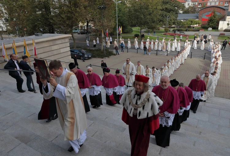 Ingres abp. Andrzeja Przybylskiego do katowickiej archikatedry, cz. 1