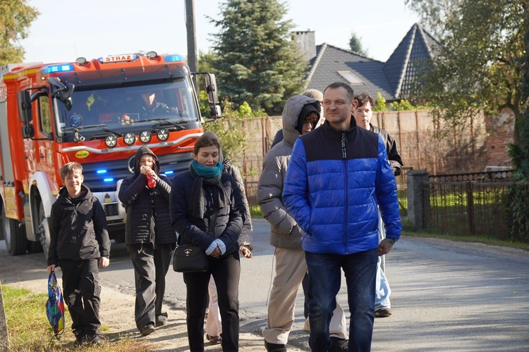 Różańcowa pielgrzymka z Chrząstawy Wielkiej do Nadolic Wielkich