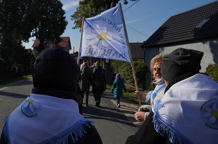 Różańcowa pielgrzymka z Chrząstawy Wielkiej do Nadolic Wielkich
