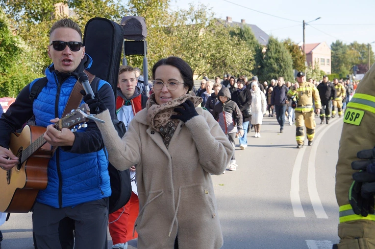 Różańcowa pielgrzymka z Chrząstawy Wielkiej do Nadolic Wielkich