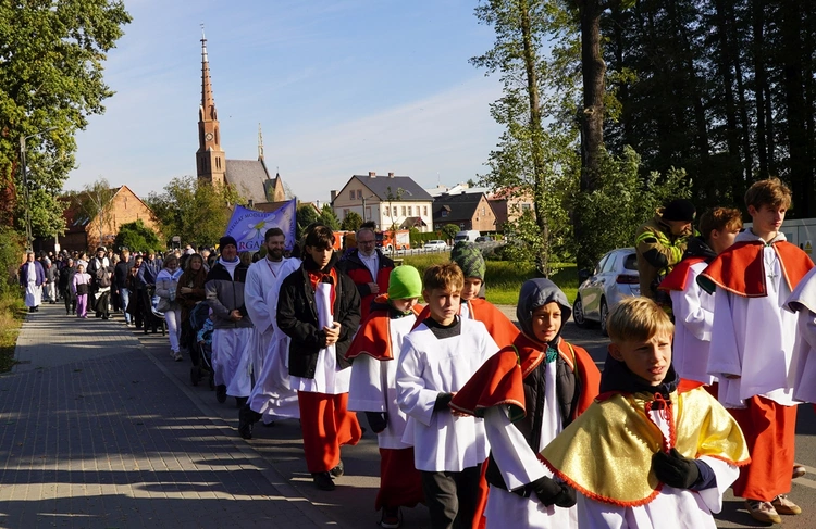 Różańcowa pielgrzymka z Chrząstawy Wielkiej do Nadolic Wielkich