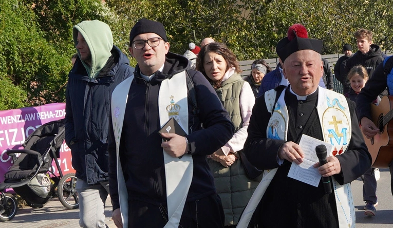 Różańcowa pielgrzymka z Chrząstawy Wielkiej do Nadolic Wielkich
