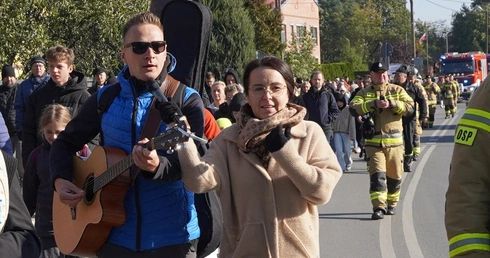Różańcowa pielgrzymka z Chrząstawy Wielkiej do Nadolic Wielkich