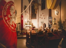 Z ciszy lasu do światła ołtarza