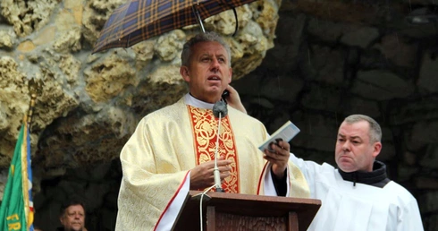 "Duchowość skrzydeł". Hodowcy gołębi pocztowych mają swój modlitewnik 
