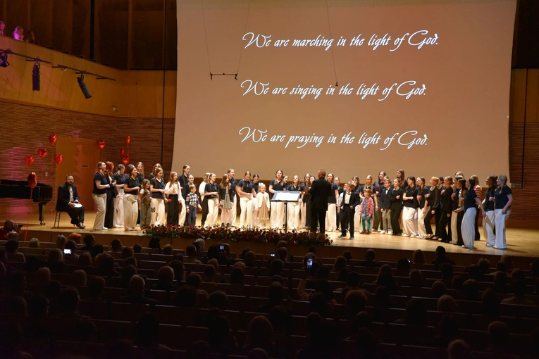 40 lat Puellae Orantes