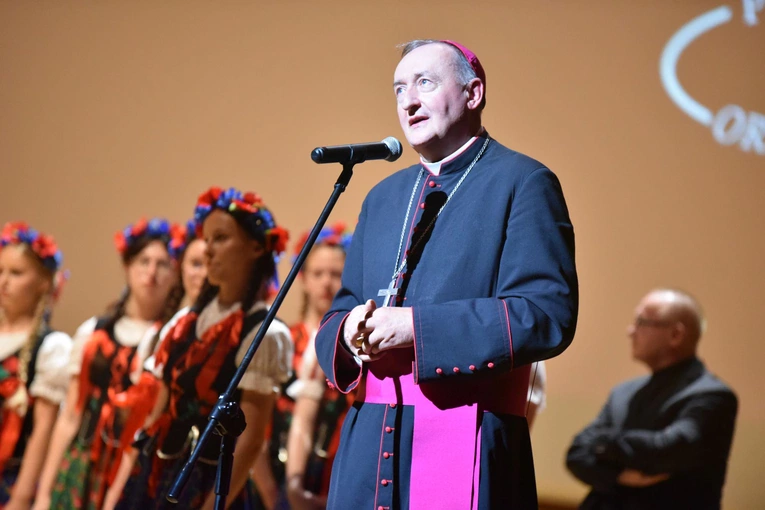 40 lat Puellae Orantes