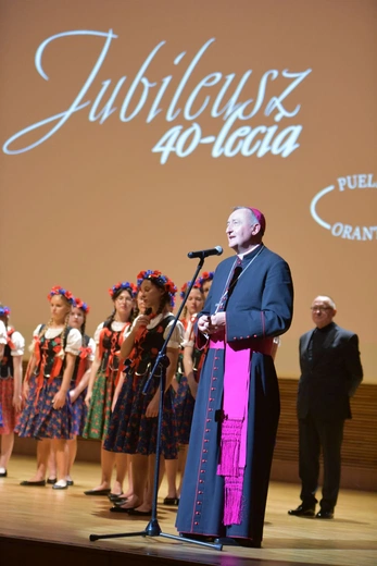 40 lat Puellae Orantes