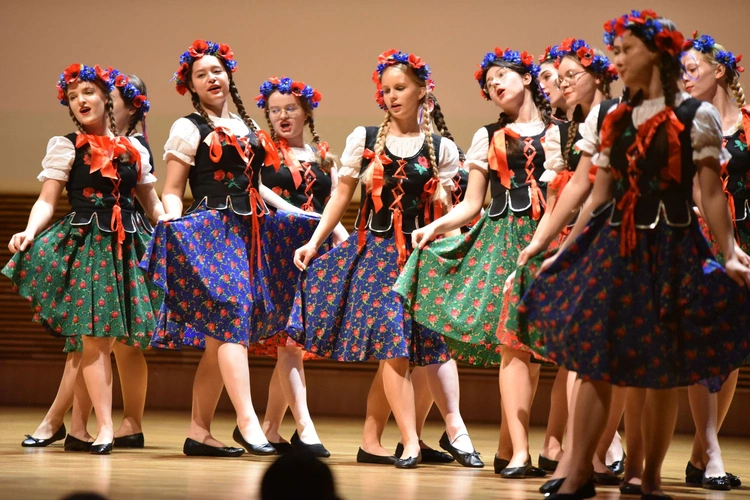 40 lat Puellae Orantes