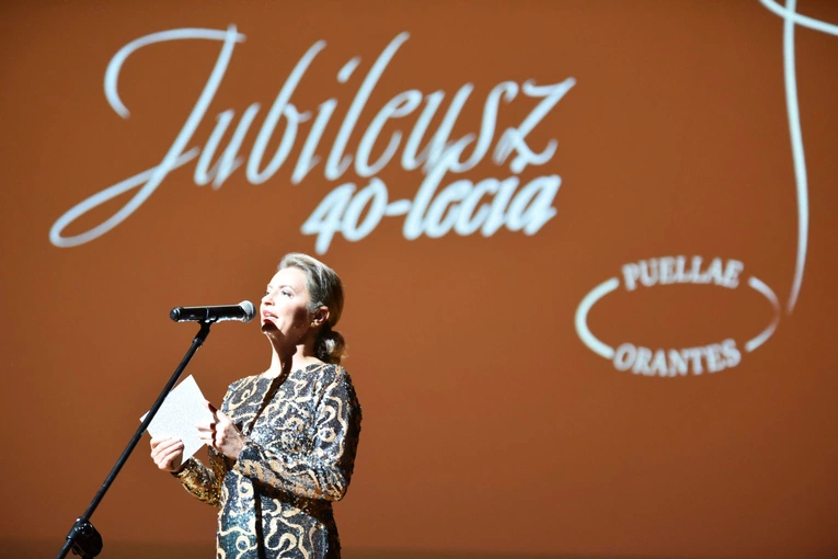 40 lat Puellae Orantes