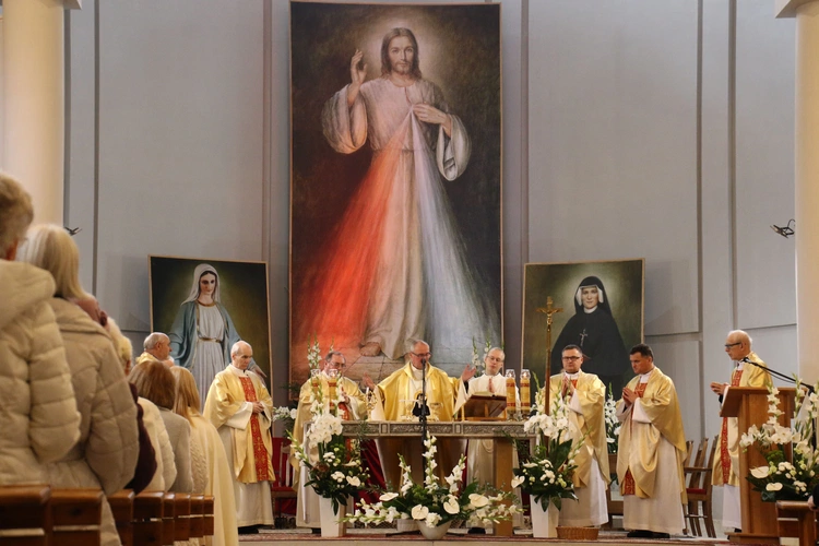 Płock. Odpust św. Faustyny Kowalskiej