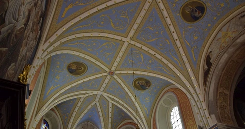 Odnowione prezbiterium w kościele w Iłży 