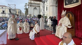 Modlitwa o pokój u Matki Bożej w Pompejach