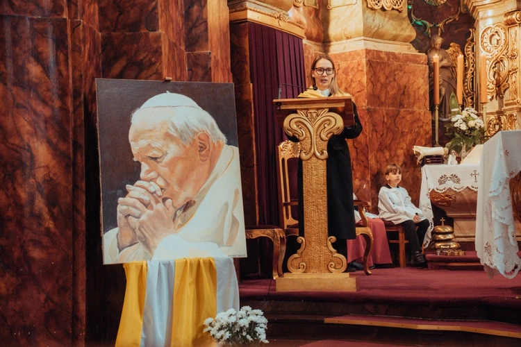 "Żywy pomnik" św. Jana Pawła II w Górze