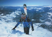 Andrzej Bargiel jako pierwszy w historii zjechał na nartach z najwyższego szczytu na Ziemi Mount Everestu. 